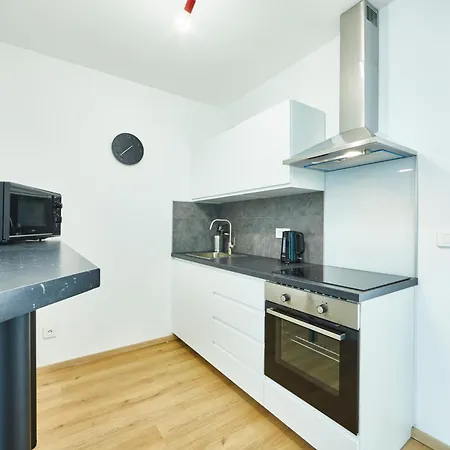 Apartment Be-2d Joli 3 Pieces Equipe Pour 1-4 Pers 2eme Etage Au Centre De *